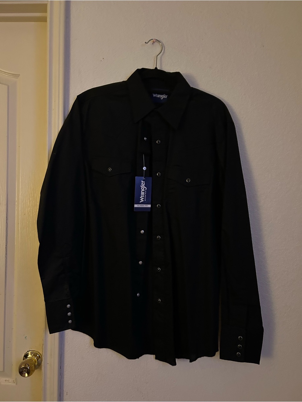 Men’s Wrangler Black Long-Sleeve Casual Button-Down Shirt